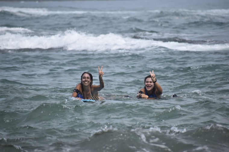 Session de bodyboard dans l’océan.